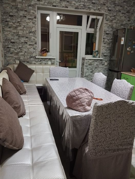 6 соток общ площадь. Жилая площадь 200 КВ.м. в доме находится магазизн