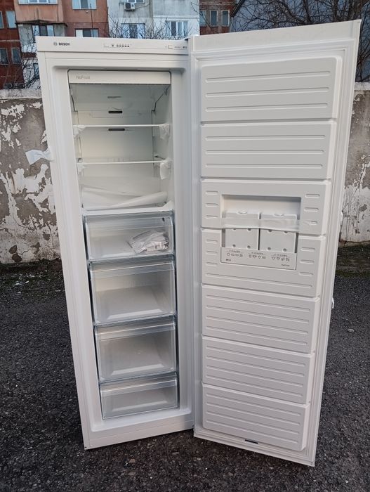 Чисто нов огромен  фризер Бош  Bosch No frost A+++ 2 години гаранция!