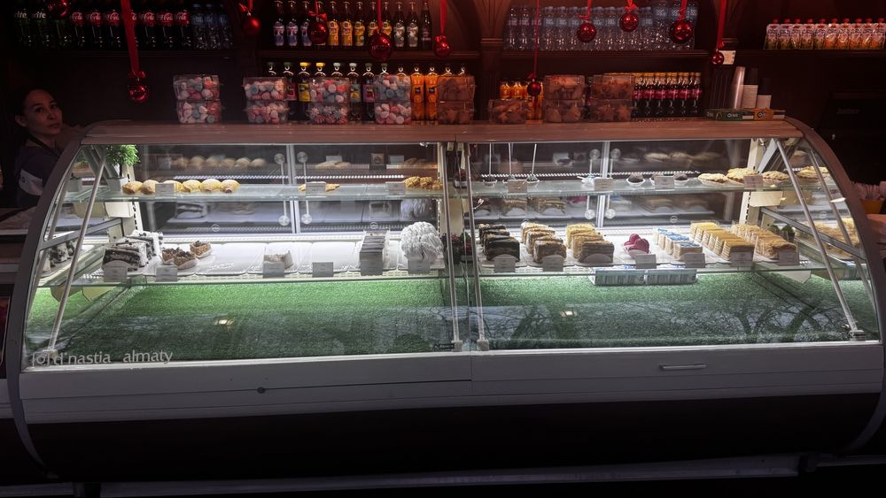 Продам витринный холодильник