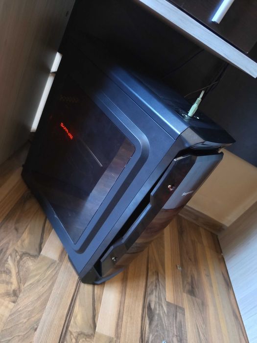 Продава се Настолен компютър - i5+RX470 + 8GB RAM SSD 240GB