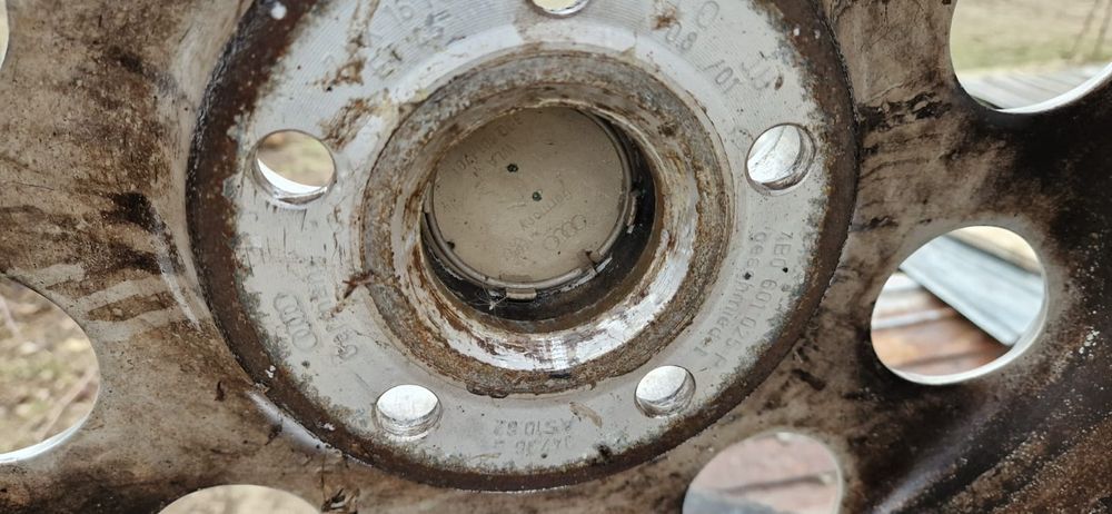 Vând jante audi R16 cauciucuri iarnă 205 55 R16