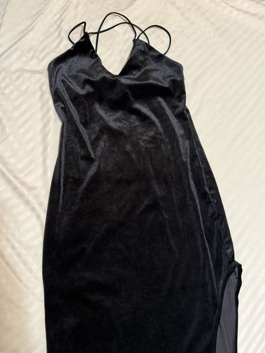 Черна рокля с презрамки