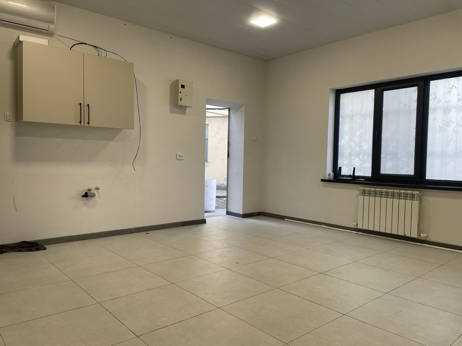 Помещение 27кв.м. возле входа Аския базар