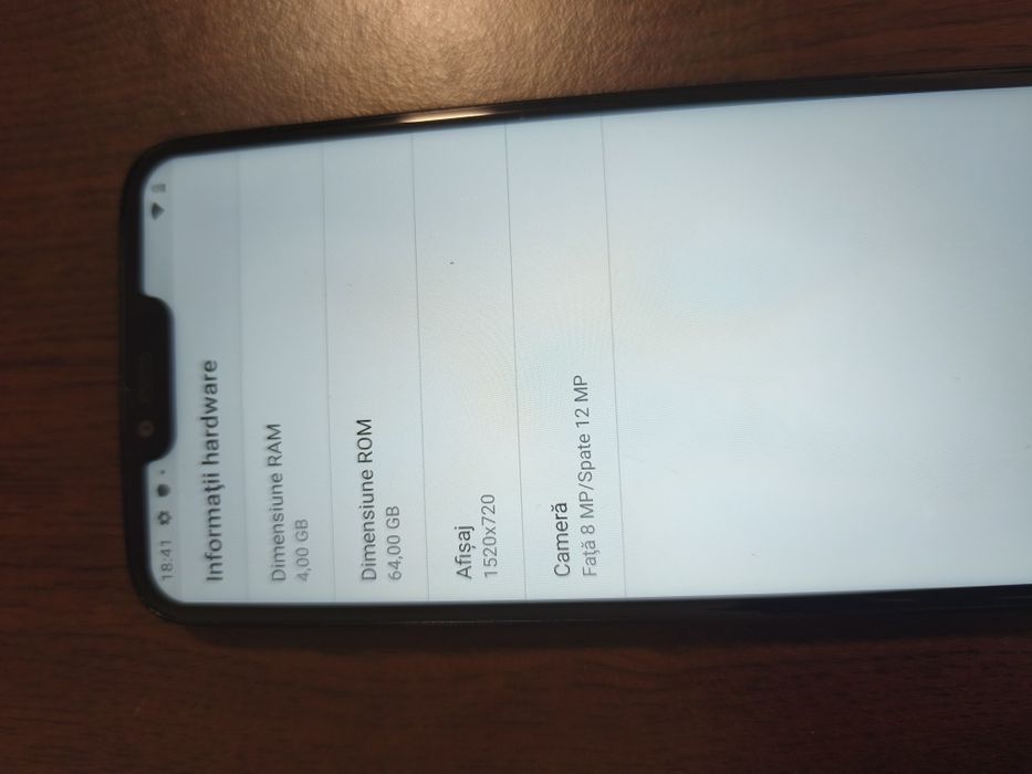 Vând Motorola G7 power 64GB memorie stocare, 4 GB RAM.