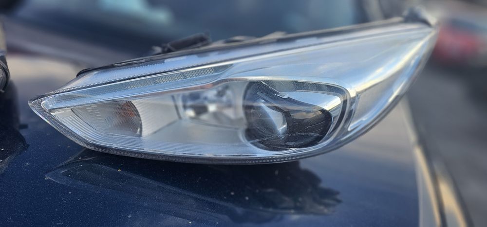 Far xenon adaptiv Ford Focus 3 cu Daylight