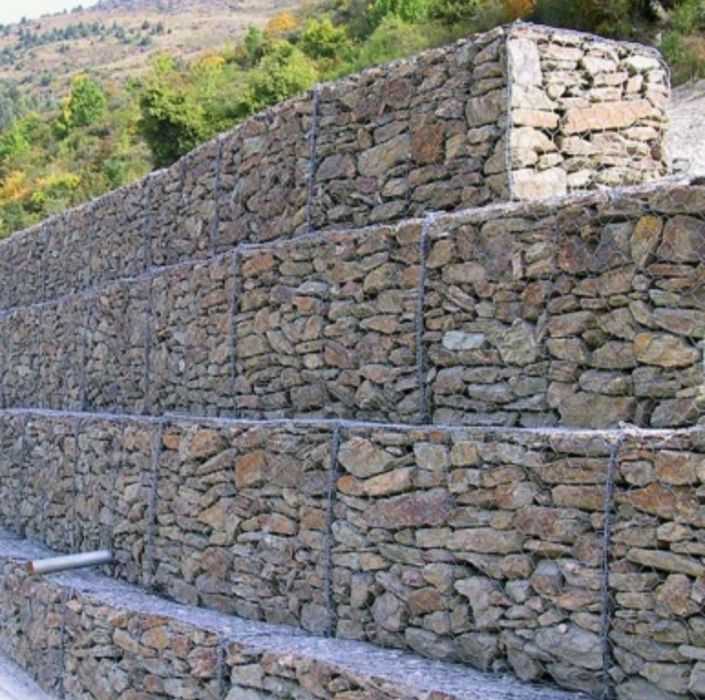 Vând piatră și montez