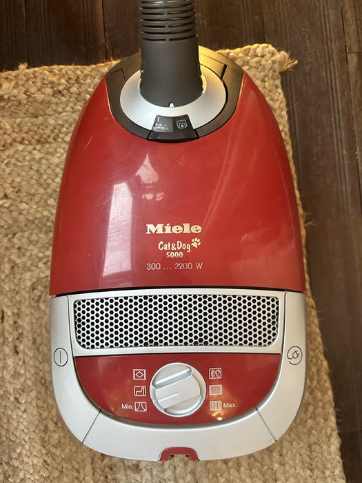 Miele Complete C3 Cat & Dog – Stare Impecabilă – Full Box