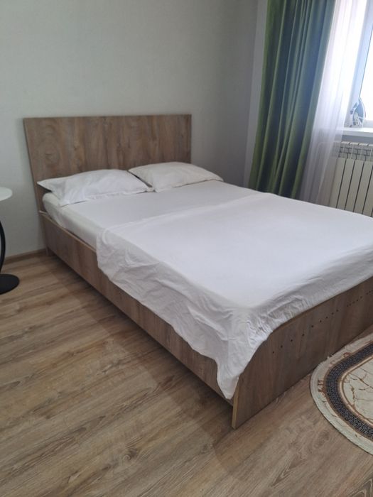 Продам кровать с матрасом срочно