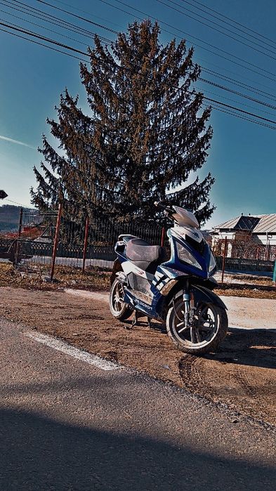 Vând scuter Peugeot