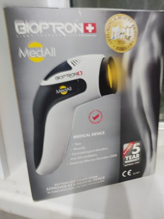 Аппарат биоптрон для лечения светом