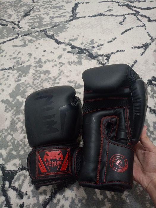 Венум перчатка новый