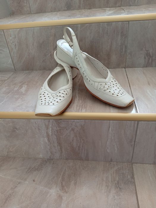 Босоножки женские белые