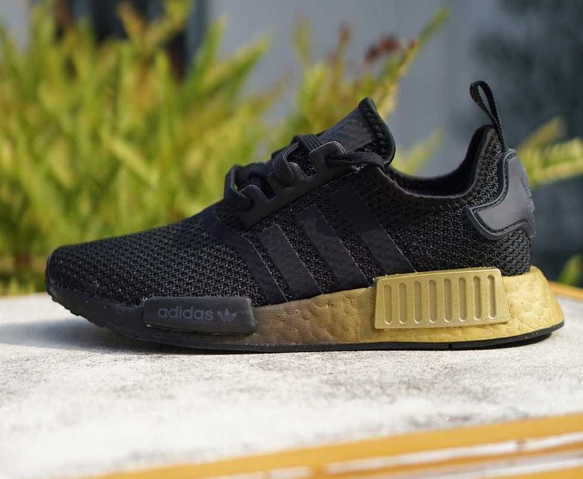 Дамски маратонки   ADIDAS NMD_R1   Оригинални    EU 40 2/3