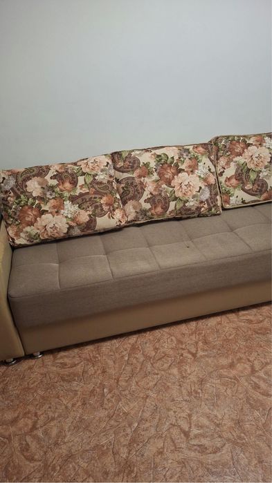 Диван для комнаты
