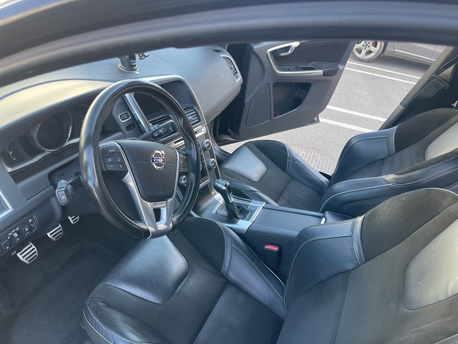 Volvo XC60 R-Design 2016 – SUV premium, stare excelentă