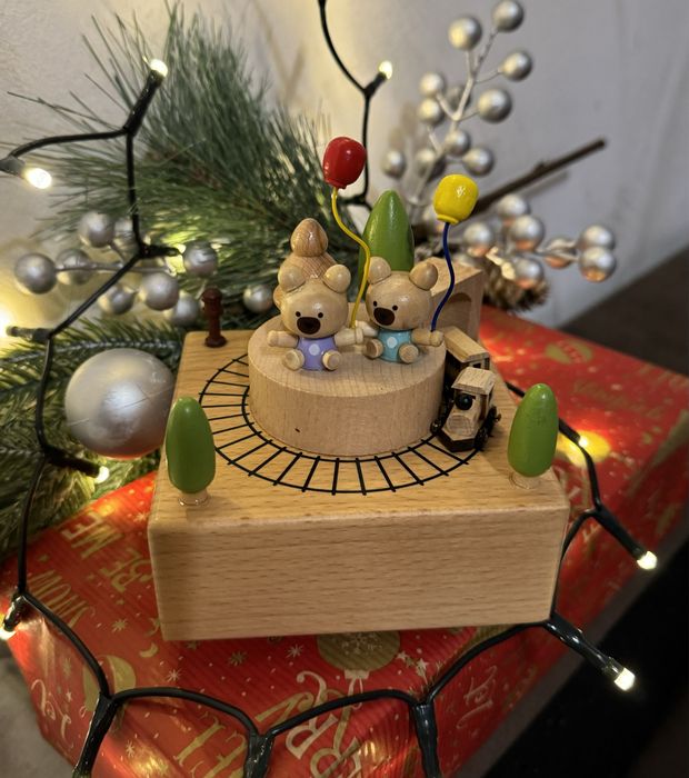 Дървена,музикална кутия. Идеален подарък.