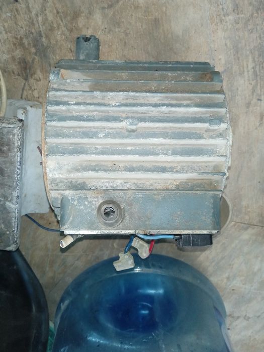 Продам мотор  от воденой насоса грандфар