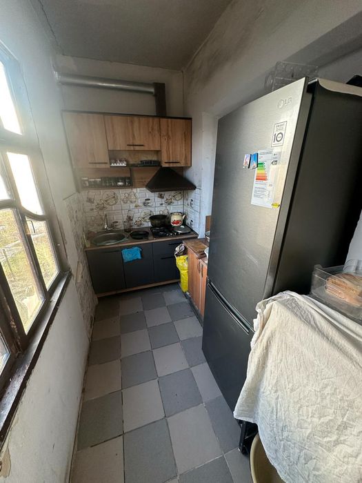 Дом 70 кв есть детская плошадка школа всё есть