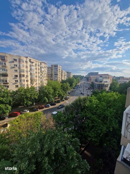 De vanzare - Apartament 3 camere - Tineretului