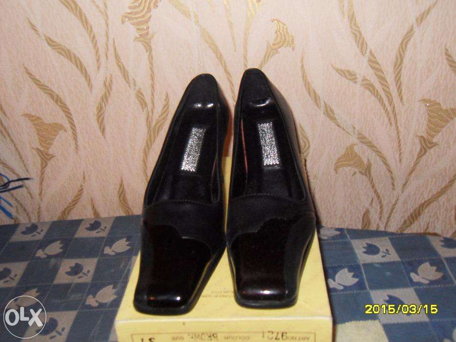 Продам черные ЖЕНСКИЕ ТУФЛИ