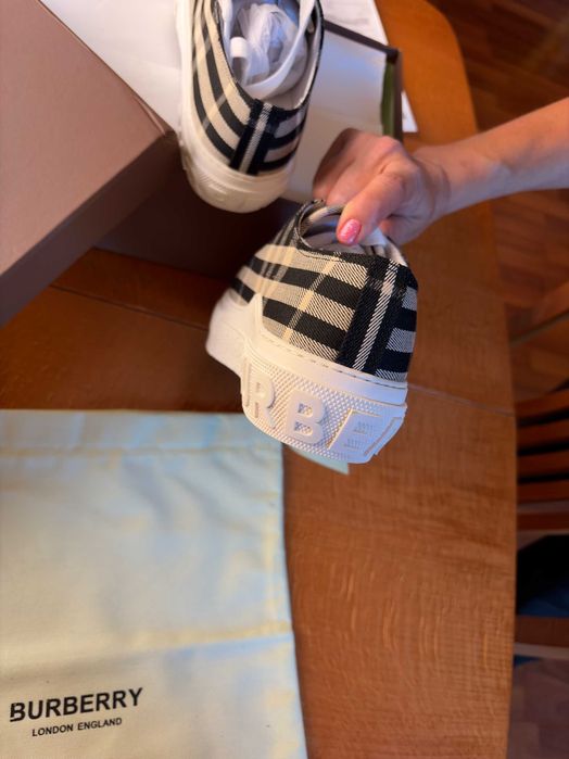 Burberry shoes ladies