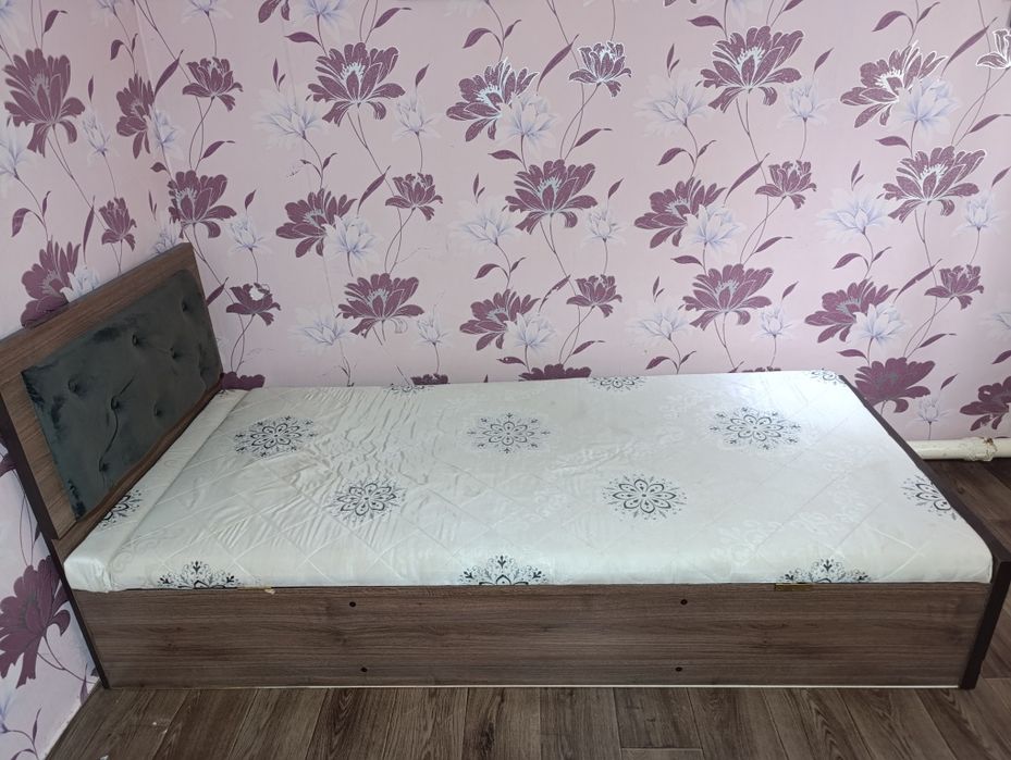 Кровать детская сундук в хорошем состоянии размер 2метра /40см высота