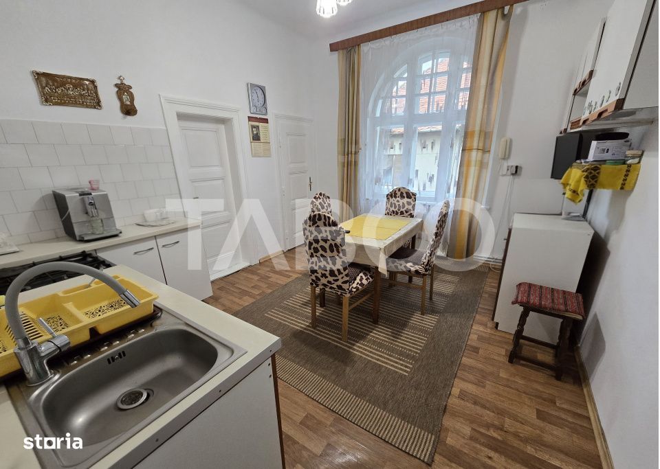 Apartament decomandat 4 camere 130mpu pivnita acces auto Orasul de Jos