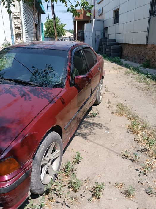 Продам машину BMW e36 318i