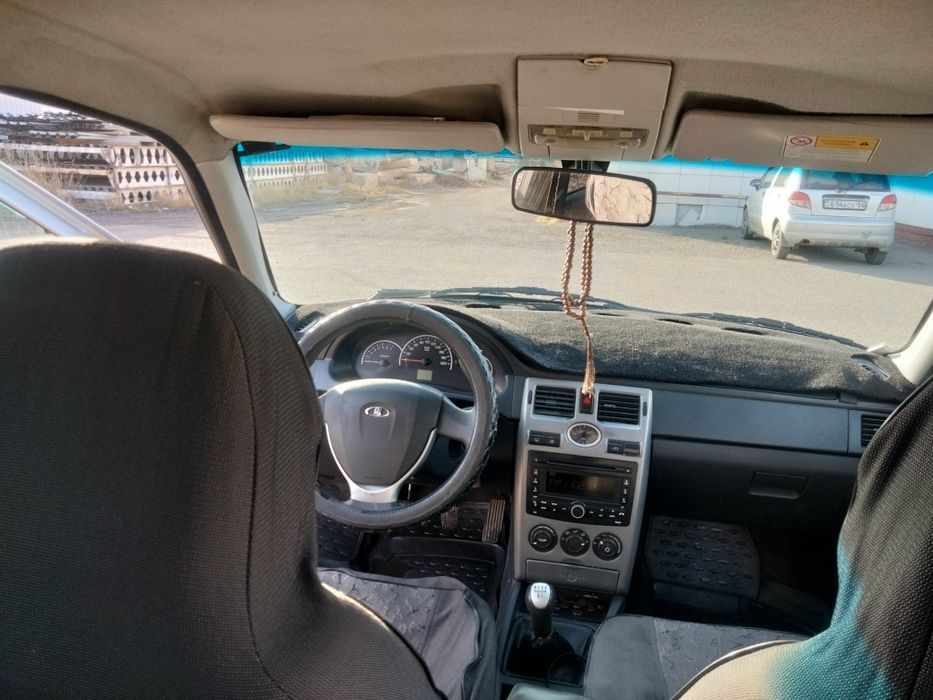 Продам приору седан