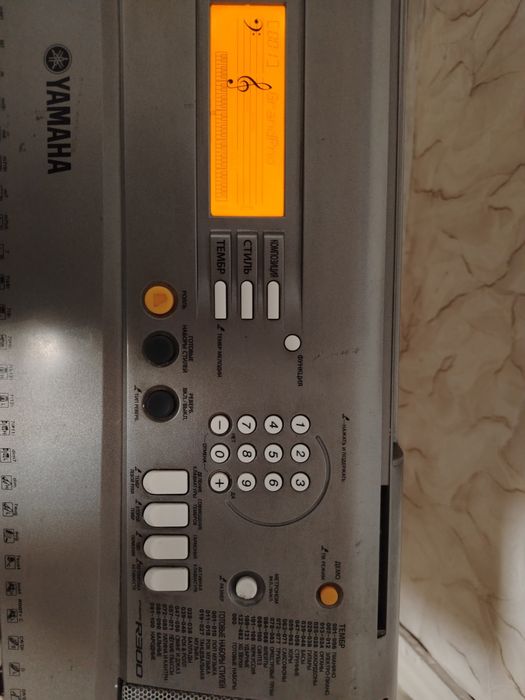 Синтезатор Yamaha psr R300