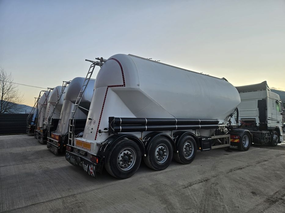 Vând ansambluri  cimentruc