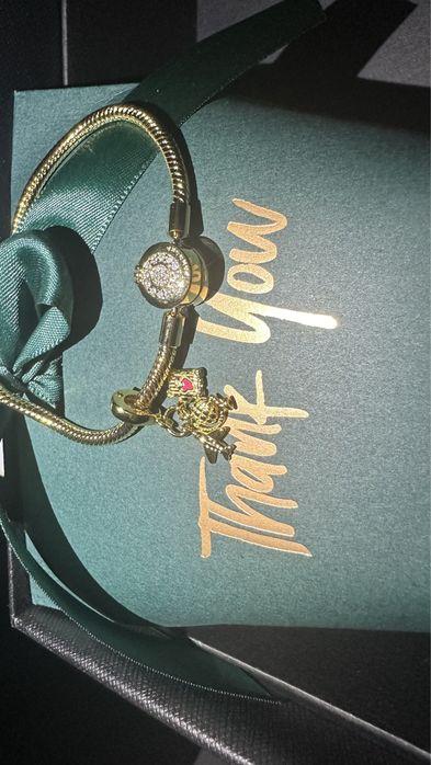 Bratara cu charm Pandora MET