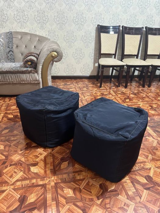 Продаються оптом 50 шт бин бегов и 50 пуфиков б/у