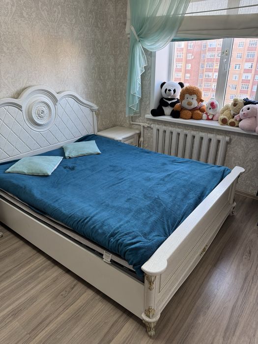 Продается спальный гарнитур