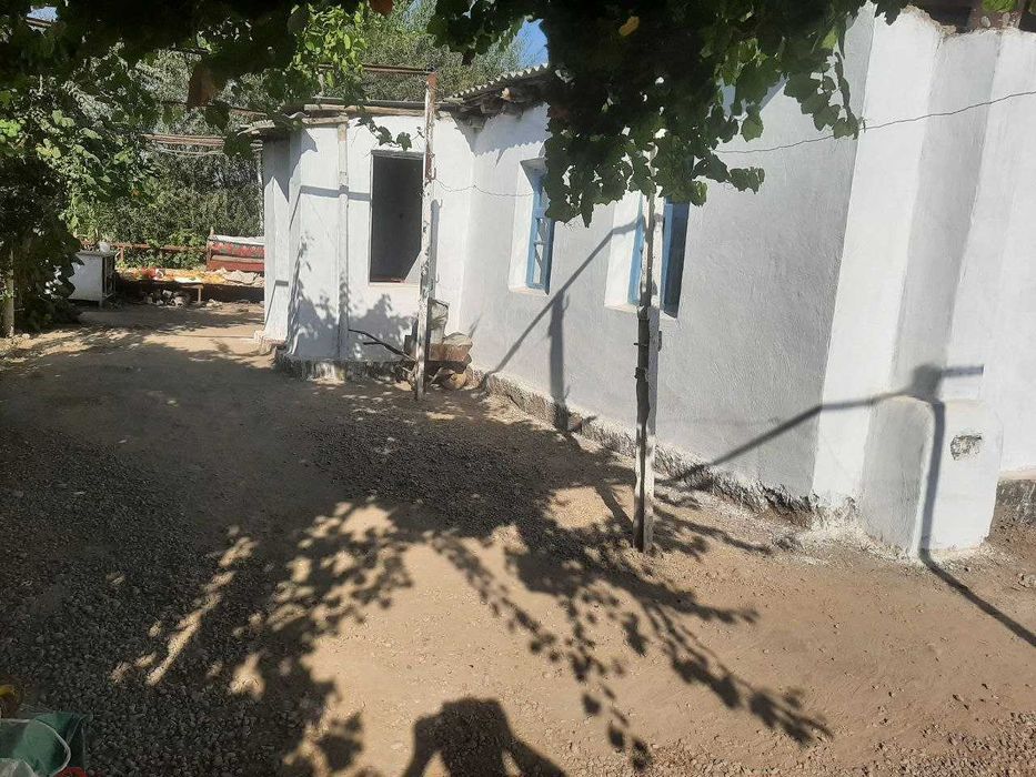 Uy sotiladi.  Srochna