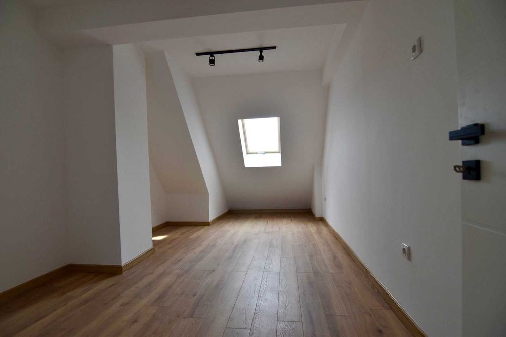 Продава се Тристаен апартамент в Пловдив, Остромила - 72 кв.м за 1806 €/кв.м - Снимка #4