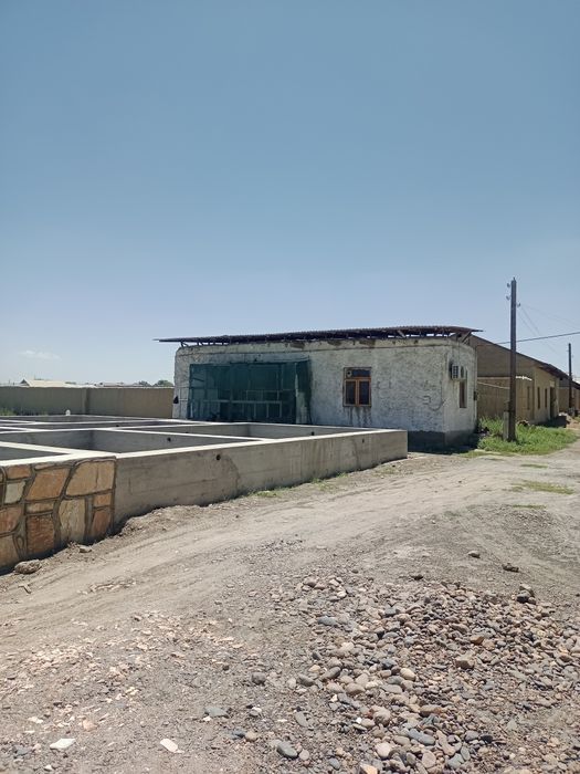 Ҳовли сотилади Азамат мфй да шеробод 2 кўчада