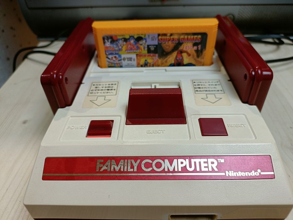 Consolă modată Nintendo Famicom originală