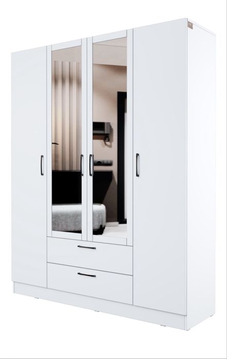 Распашной шкаф с зеркалом.