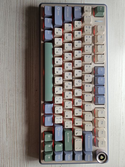 Продам клаву наушники в подарок