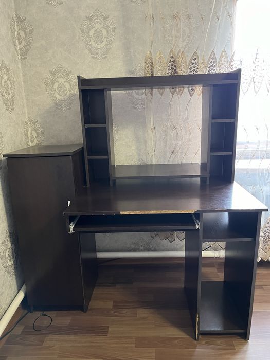 Продам компьютерный стол