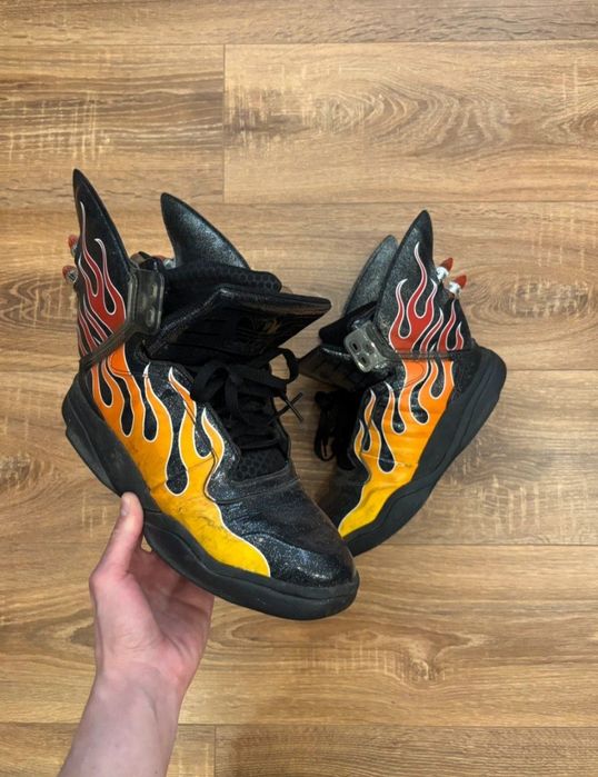 *rare* 2015s adidas x jeremy scott ,,shark fin flame"