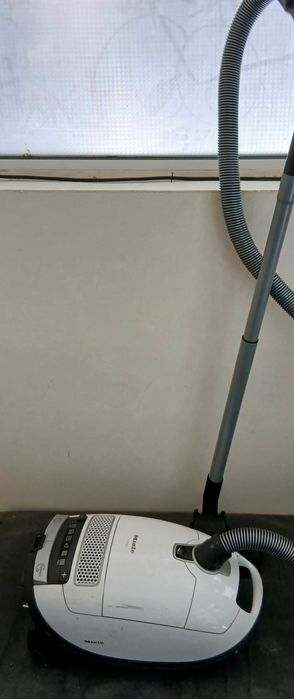 Прахосмукачка MIELE 1200W