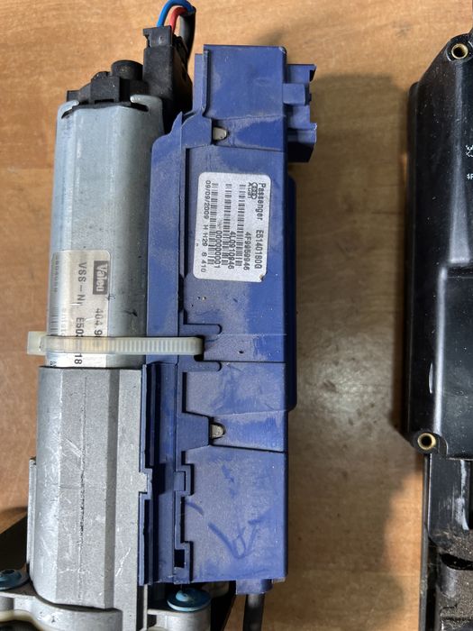 Пълен комплект за ел багажник Audi Q7 4L  Ауди 4L0827851 4L0827852