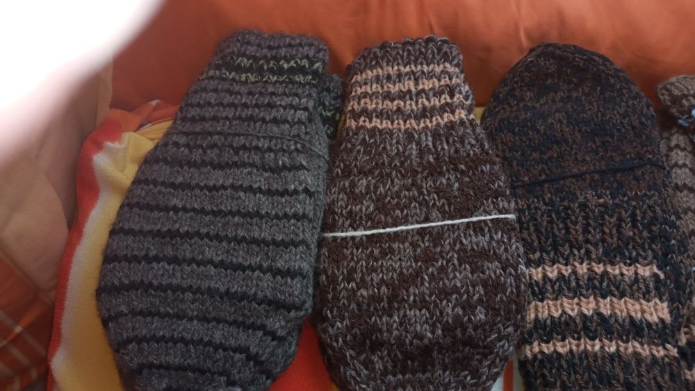 Вълнени чорапи ръчно плетени