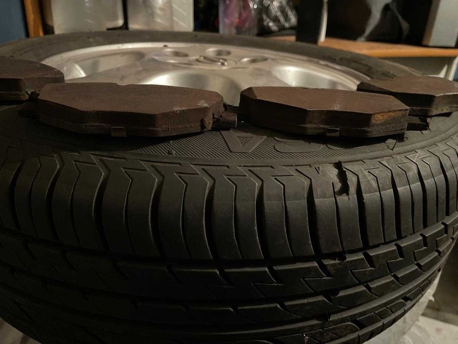 Комплект предни спирачни накладки за Мерцедес Бенц E class W211