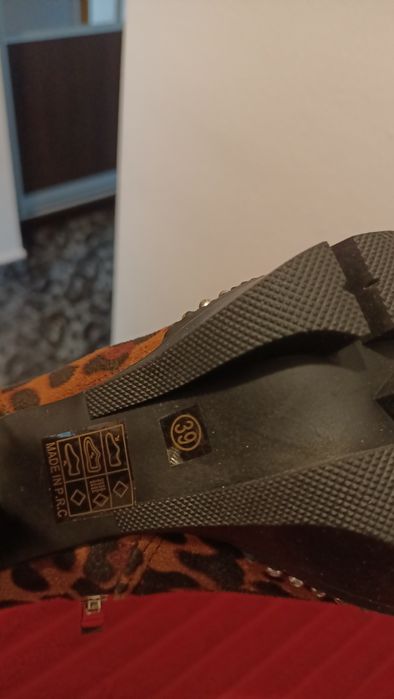 Vând ghetuțe superbe, 39