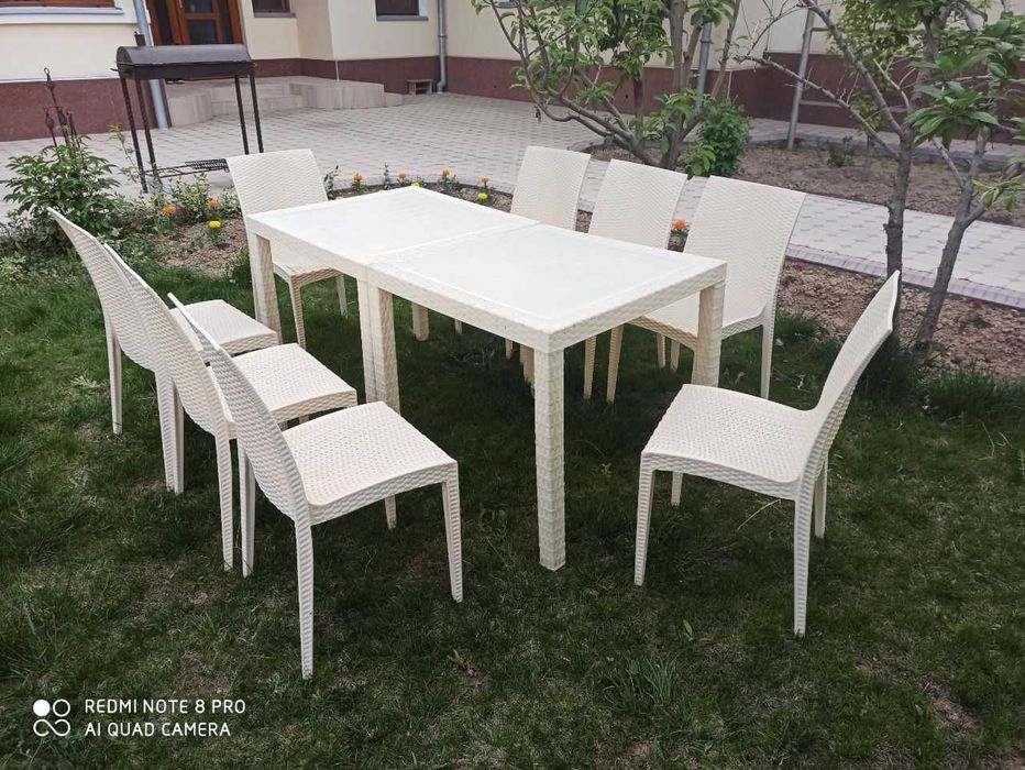 Качественные прочные плетёные столы со стульями для дачи и кафе
