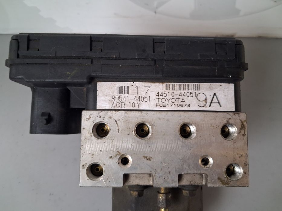 ABS блок Toyota Avensis Verso
