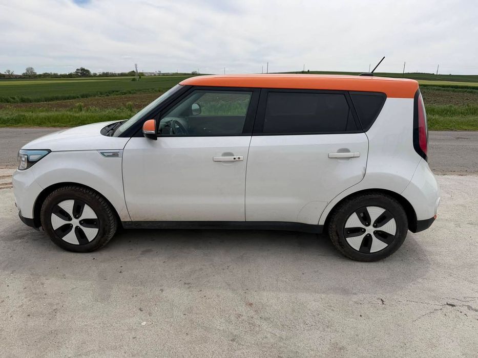 Kia Soul EV 2019 109 конски сили (81.4 kW).